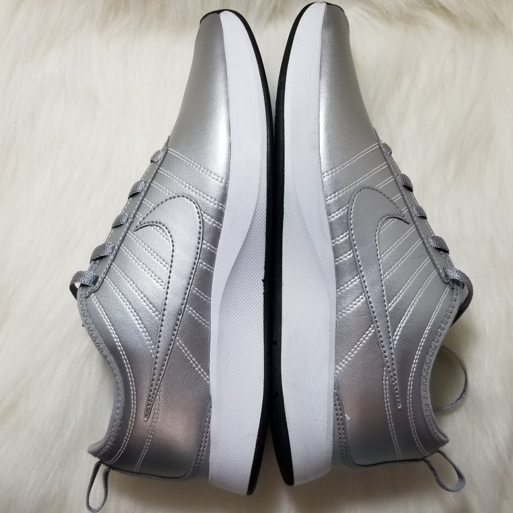 $80⬇️NEW Nike Dual Tone Racer Metallic Silver sz 8 - Picture 6 of 6